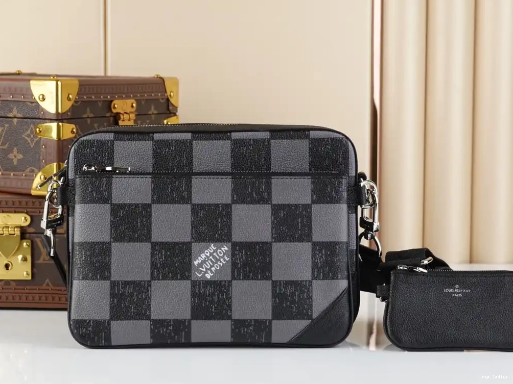 Cheap MESSENGER TRIO LOUIS VUITTON 0501
